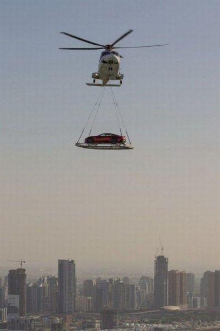 very-unusual-things-you-can-see-every-day-in-dubai