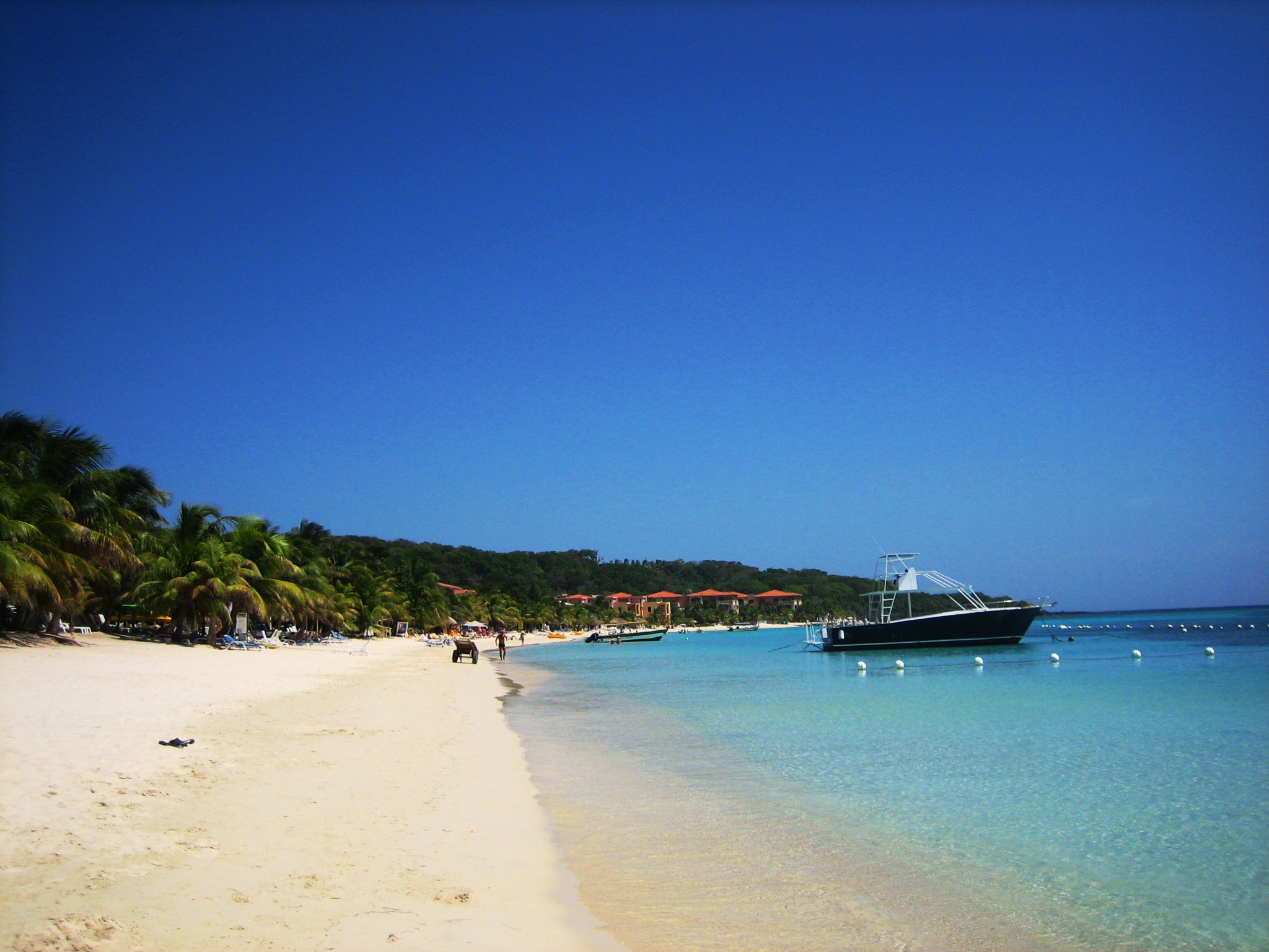 7. West Bay Beach, Honduras