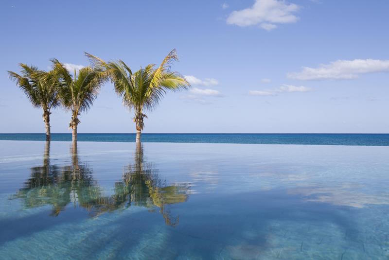 The-Beachside-Pool-at-Nandana-Villas