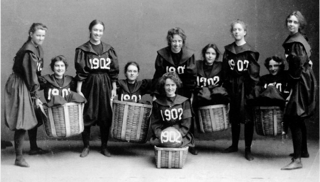 16. The first Women basketball team from Smith College