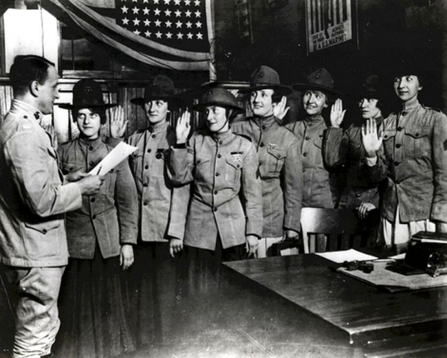 6. First women sworn in US Marine Corps